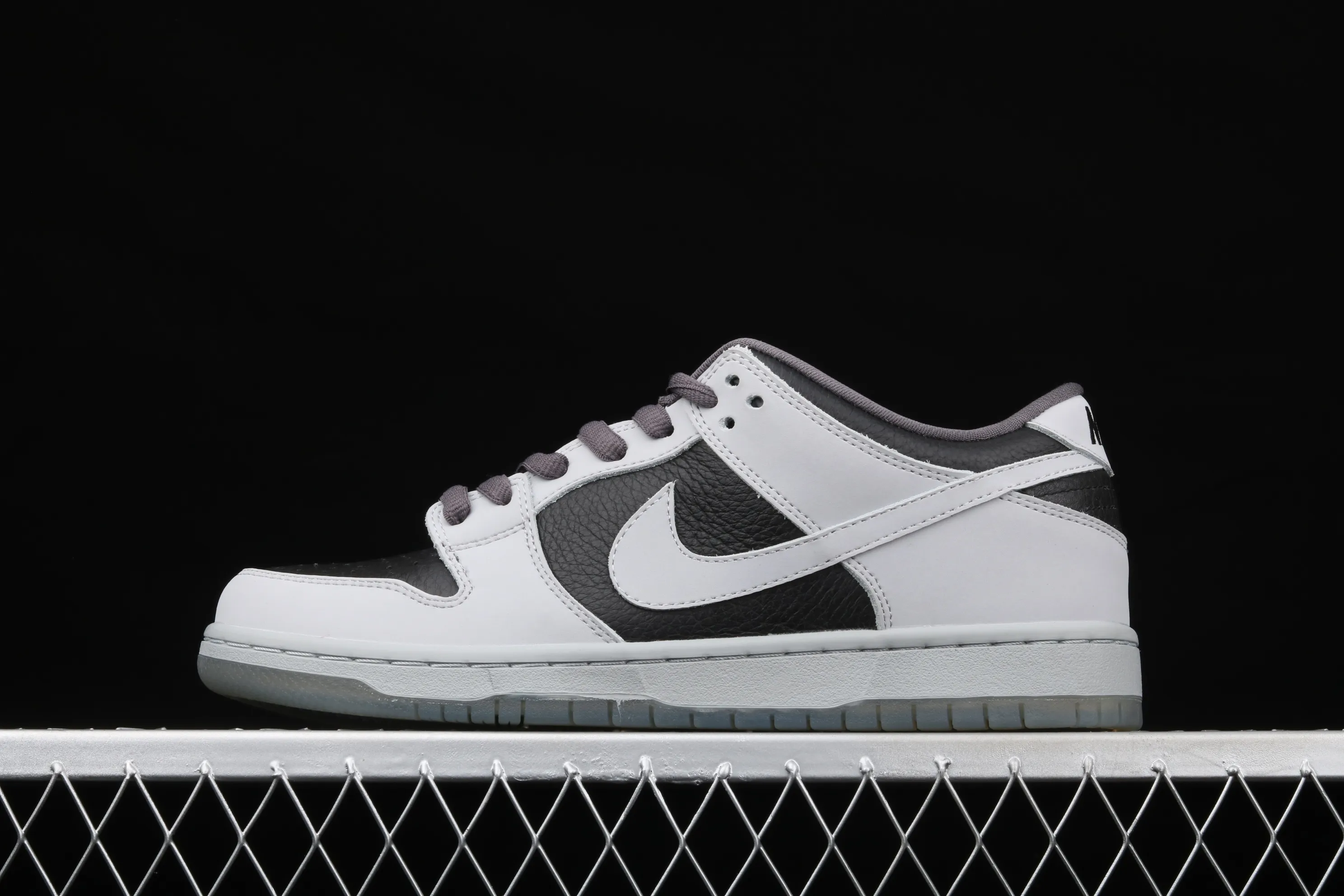 All categories Nk SB Dunk Series Nk SB Dunk Low low-top skate shoes J version Atlas x Nk SB Dunk Low QS 35mm Lycra low-top skate shoes 504750-020